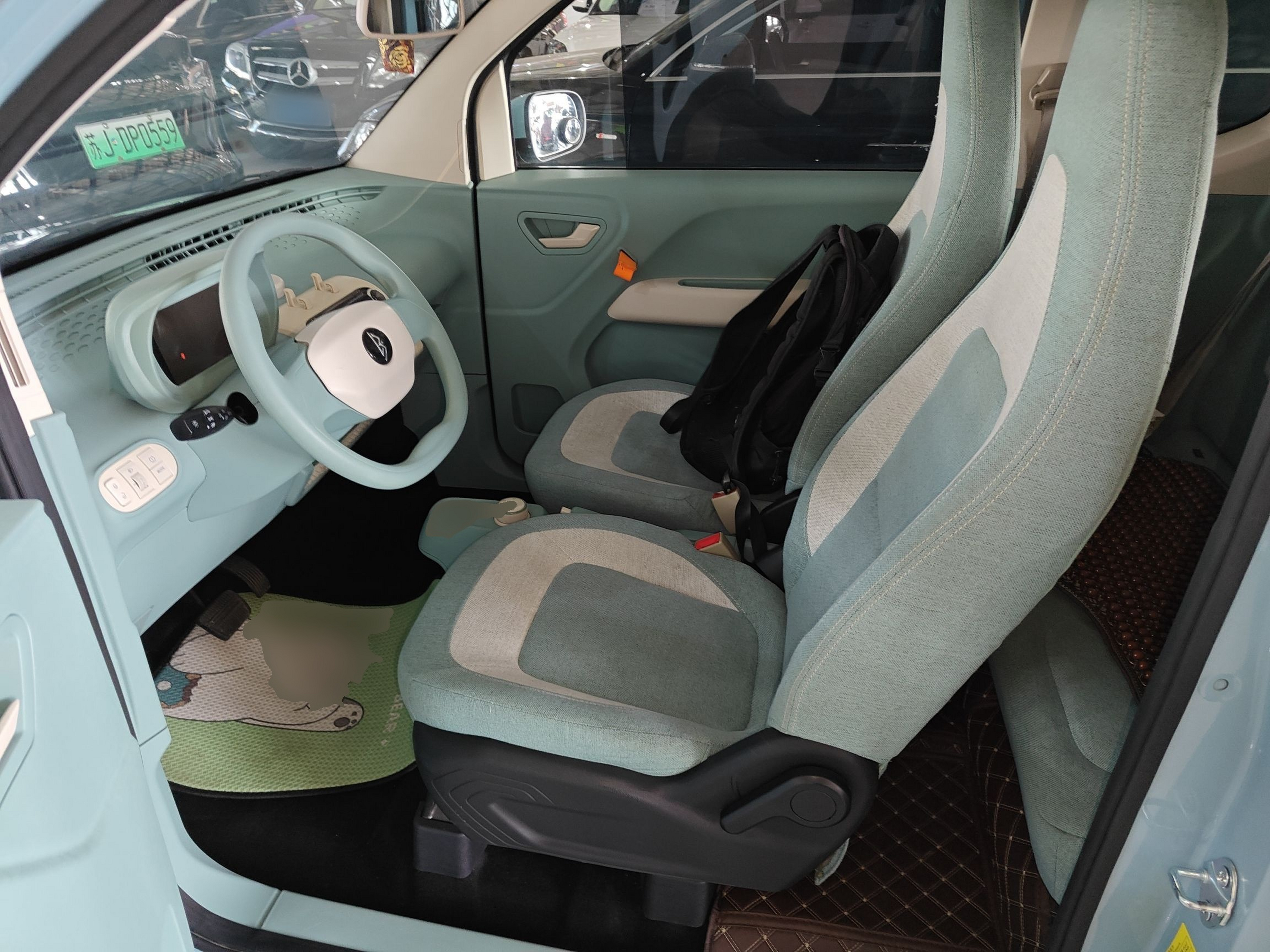 Переднее сиденье в автомобиле