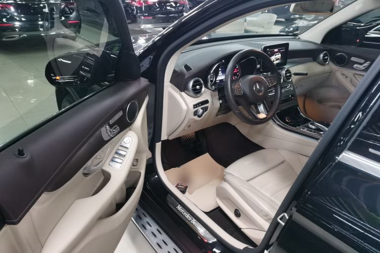 Used Mercedes-Benz GLC 2016 GLC 300 4MATIC Luxury Model
