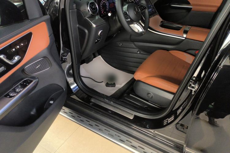 Used Mercedes-Benz GLC 2024 GLC 260 L 4MATIC Dynamic Edition 7-seater
