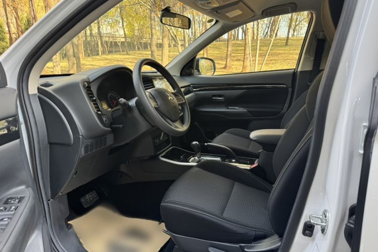 Used Mitsubishi Outlander 2021 2.0L Two-Wheel Drive Comfort Edition 5 Seats