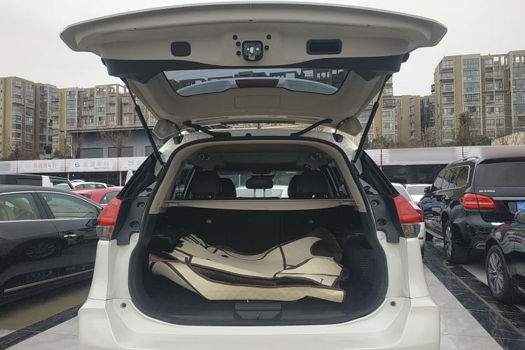 Used Nissan X-Trail 2023 Classic 2.0L Two-Wheel Drive Smart Connect Premium Edition
