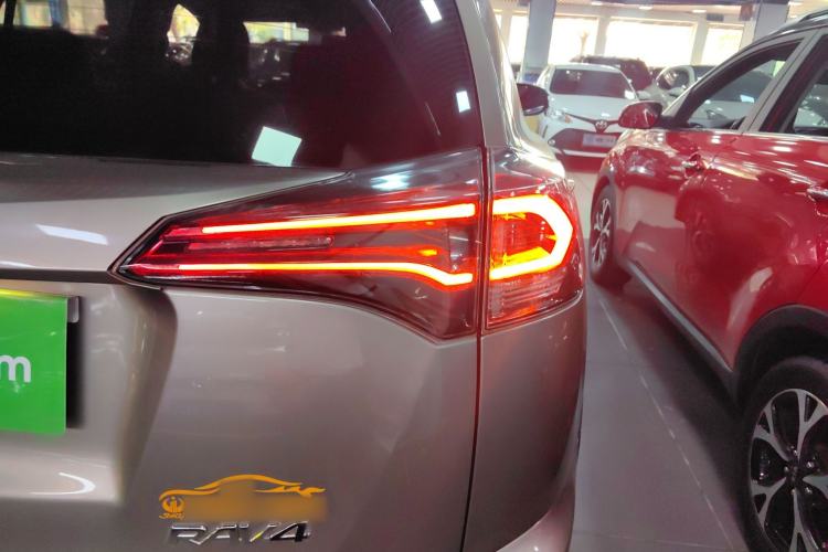 Used Toyota RAV4 2016 2.0L CVT Two-Wheel Drive Fashion Edition China V Standard