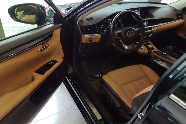 Used Lexus ES 2016 200 Midnight Special Limited Edition
