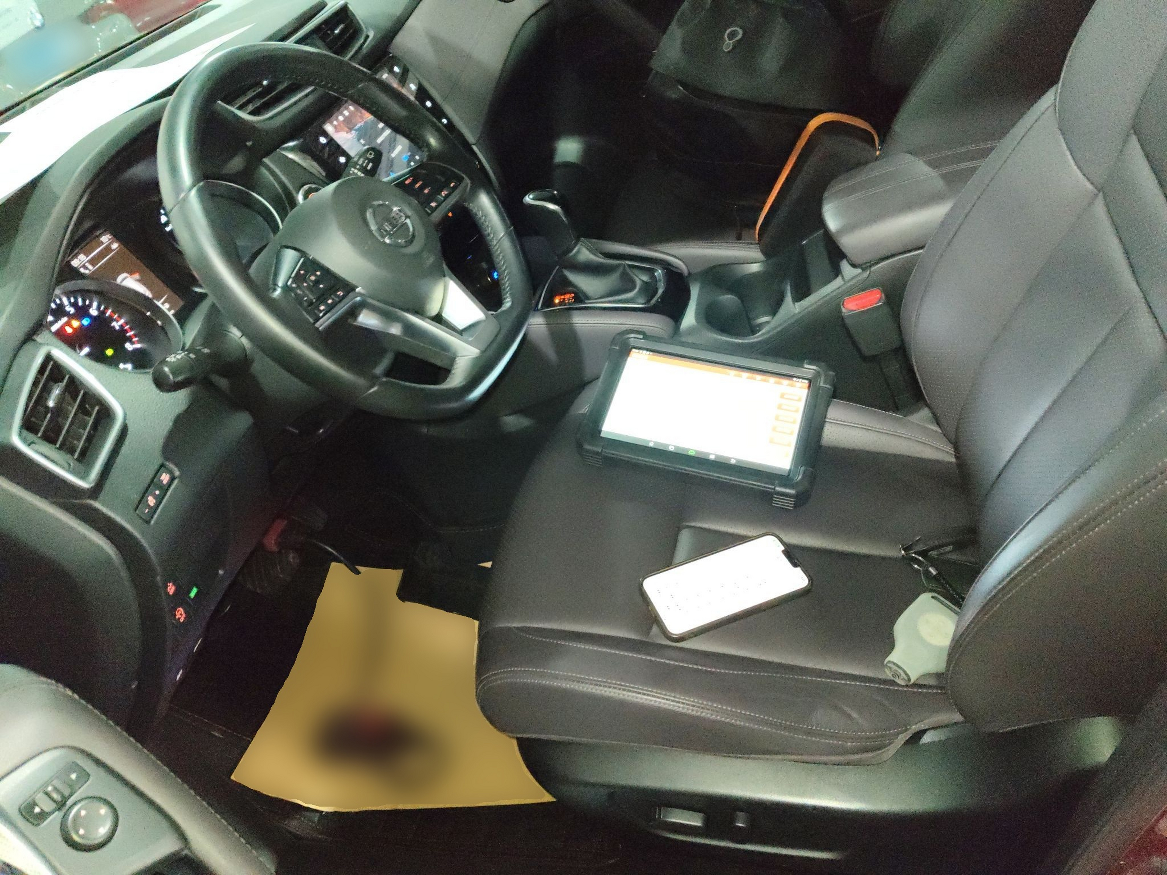 المقاعد الأمامية داخل السيارة