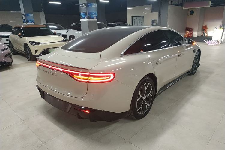 Used Hima Luxeed S7 2025 705 km Pro
