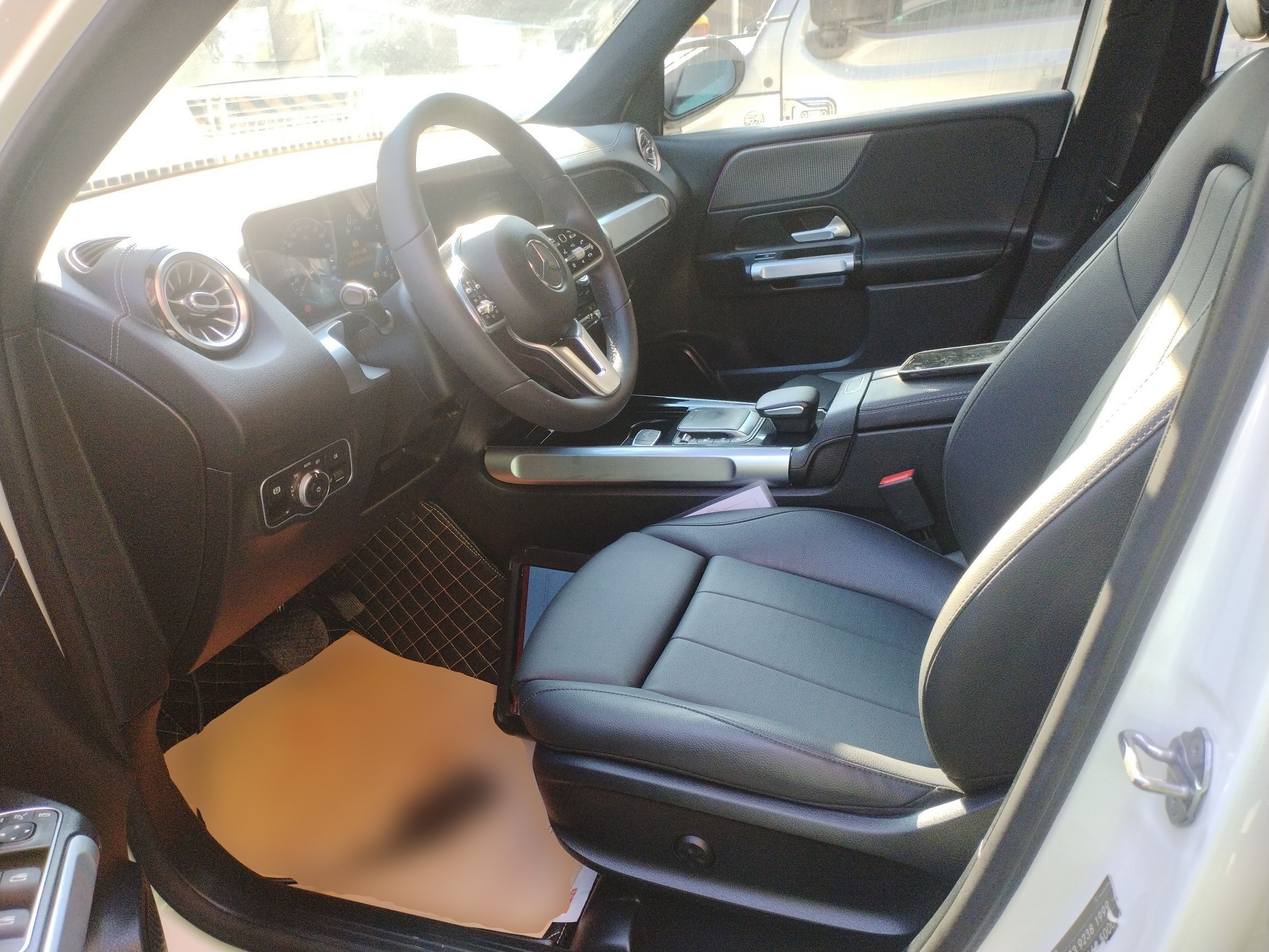 Переднее сиденье в автомобиле