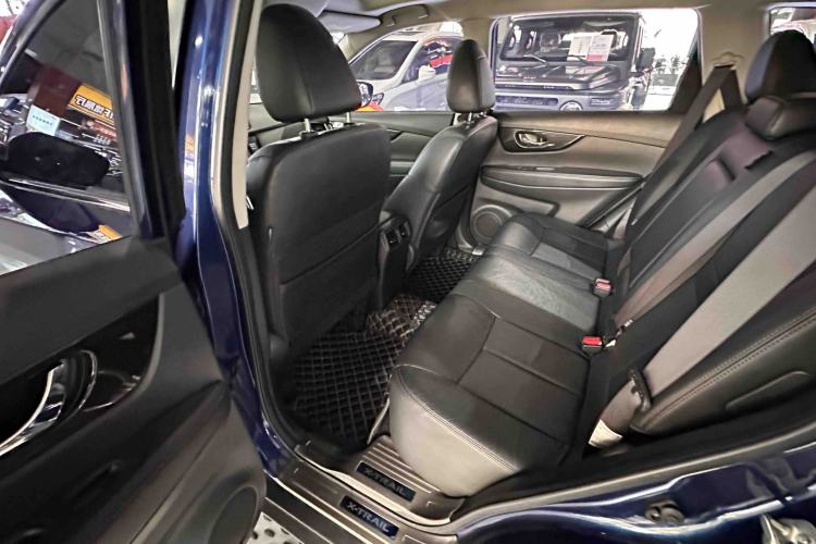 Used Nissan X-Trail 2017 2.5L CVT Leading Edition 4WD
