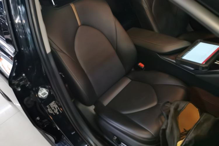 Used Toyota Camry 2021 2.0G Luxury Edition
