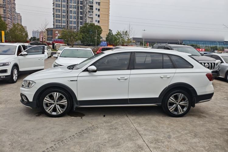 Used Volkswagen C-TREK 2017 1.6L Automatic Luxury Model