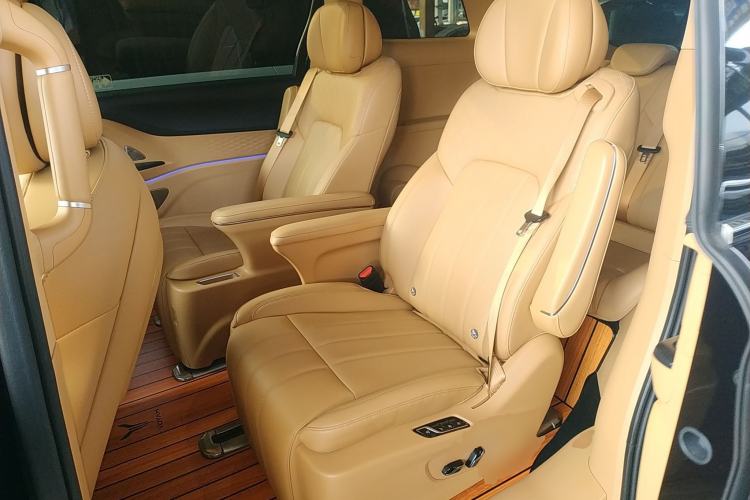 Used VOYAH Dream 2024 PHEV Extended-Range Premium Edition
