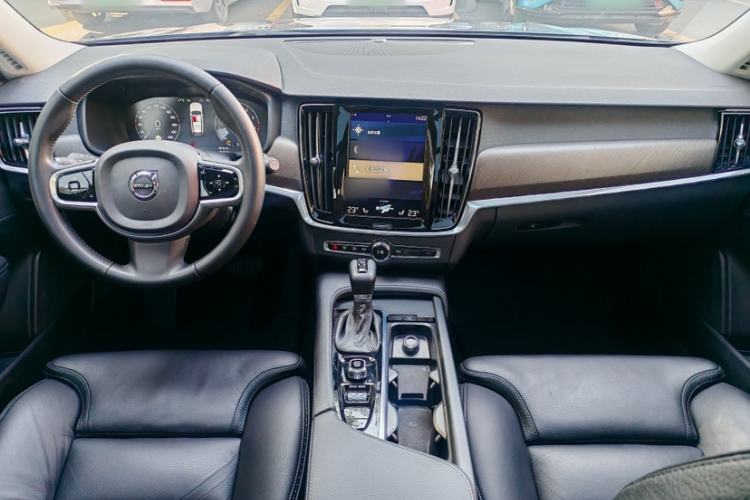 Used Volvo V90 2017 Cross Country T5 AWD Smart Range Edition