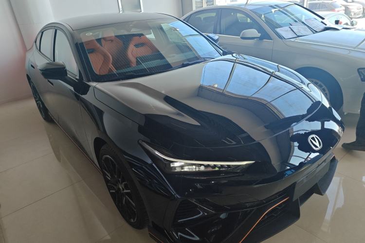 Used Changan UNI-V 2025 Model Third-Generation 2.0T Dynamic Edition