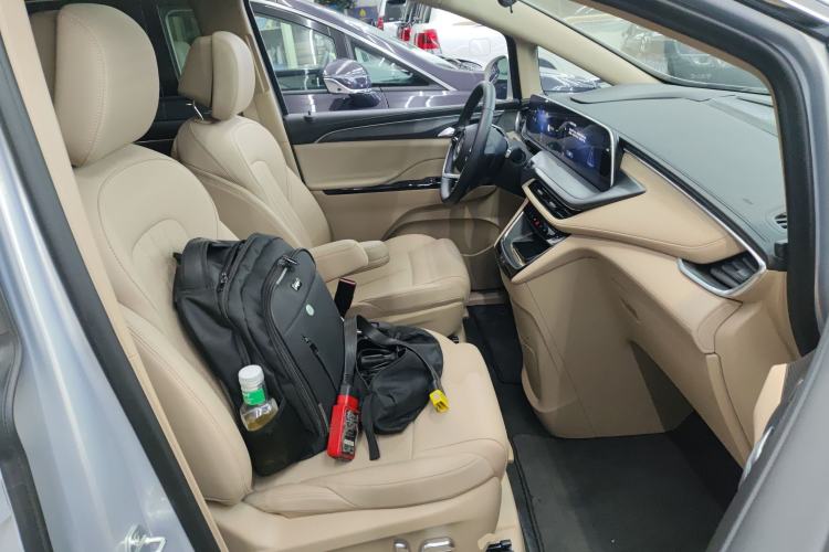 Used Buick GL8 New Energy 2025 Lu Shang Luxury Edition 7-Seater
