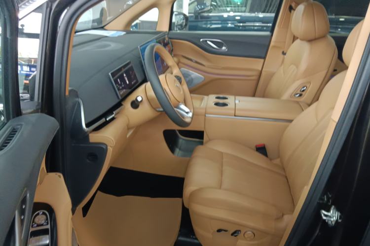 Used VOYAH Dream 2025 PHEV Four-Wheel Drive Prestige Kunpeng Edition
