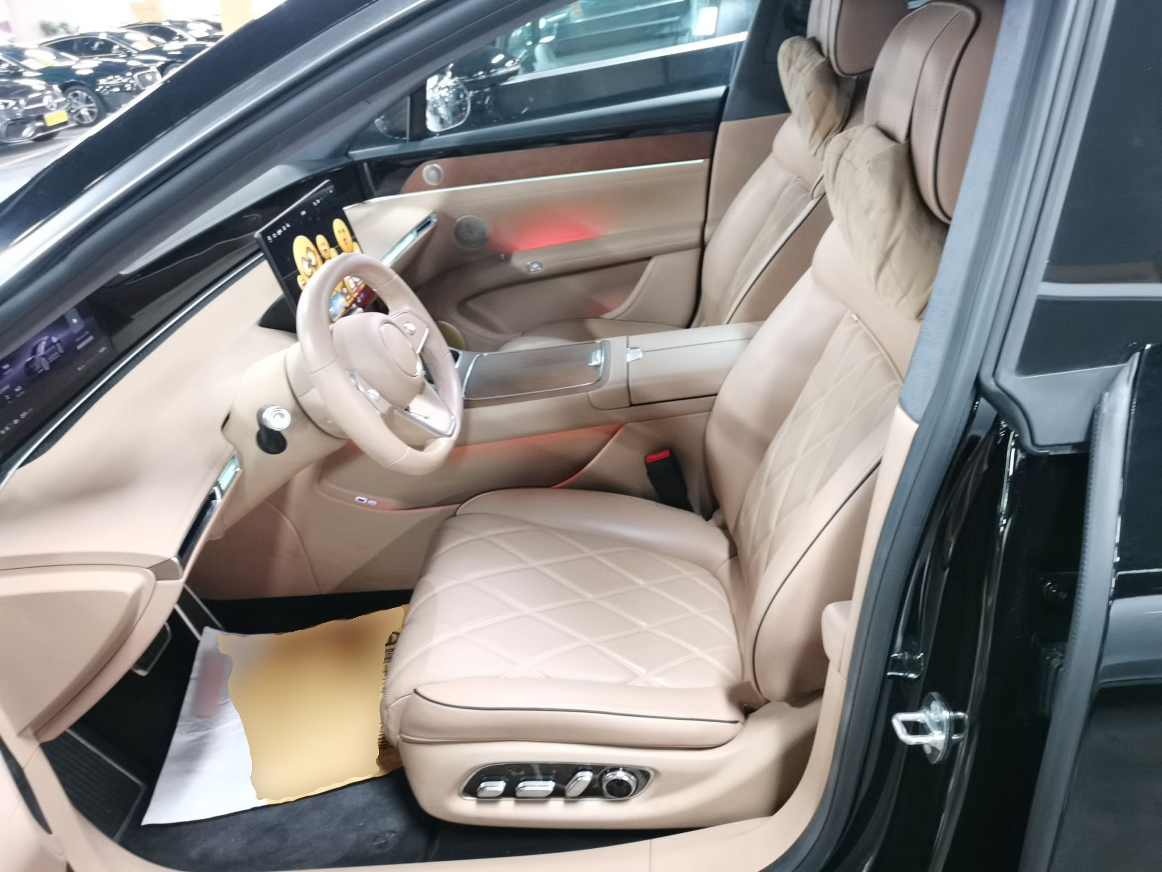 المقاعد الأمامية داخل السيارة