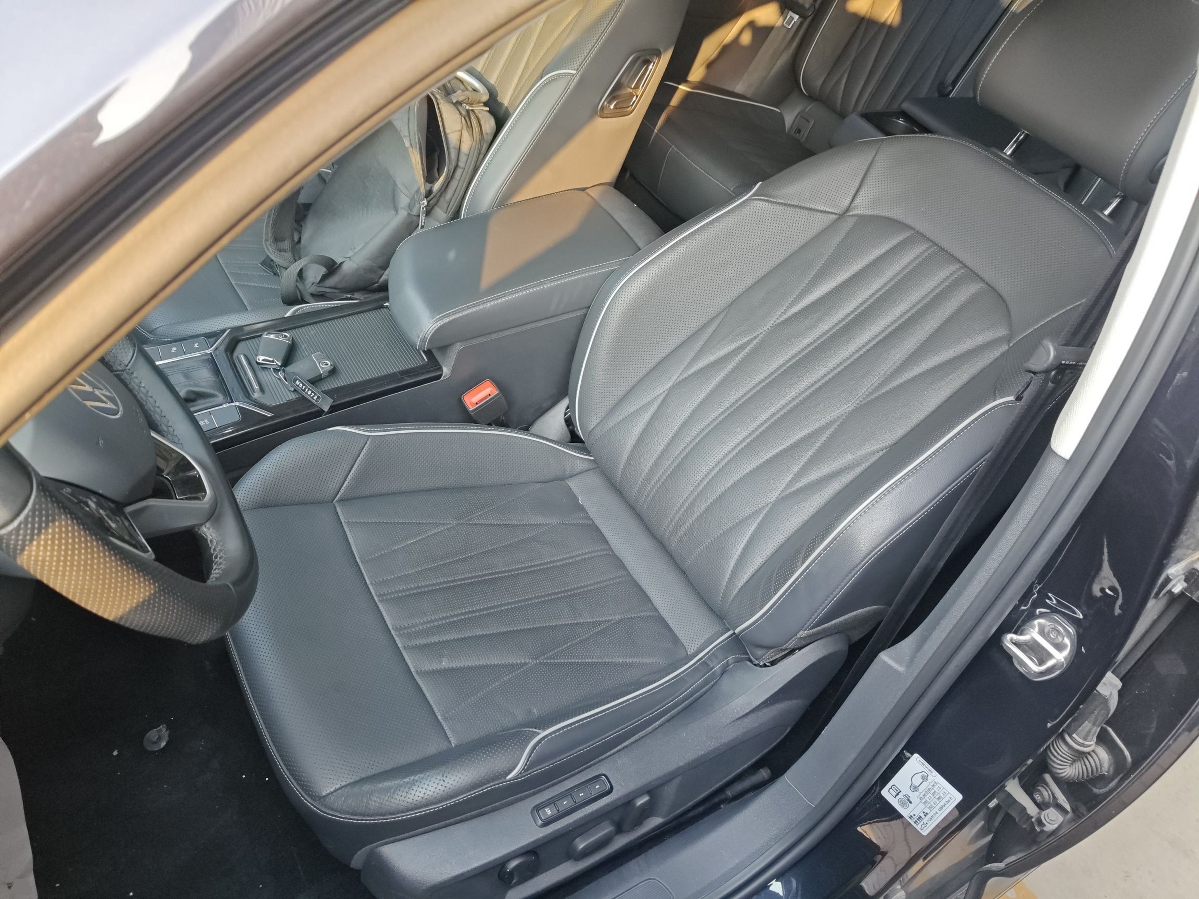 Переднее сиденье в автомобиле