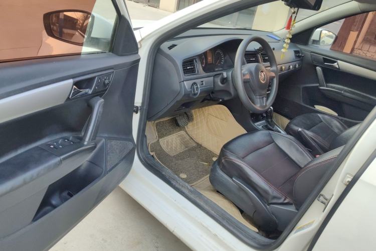 Used Volkswagen Gran Lavida 2013 1.6L Automatic Fashion Model