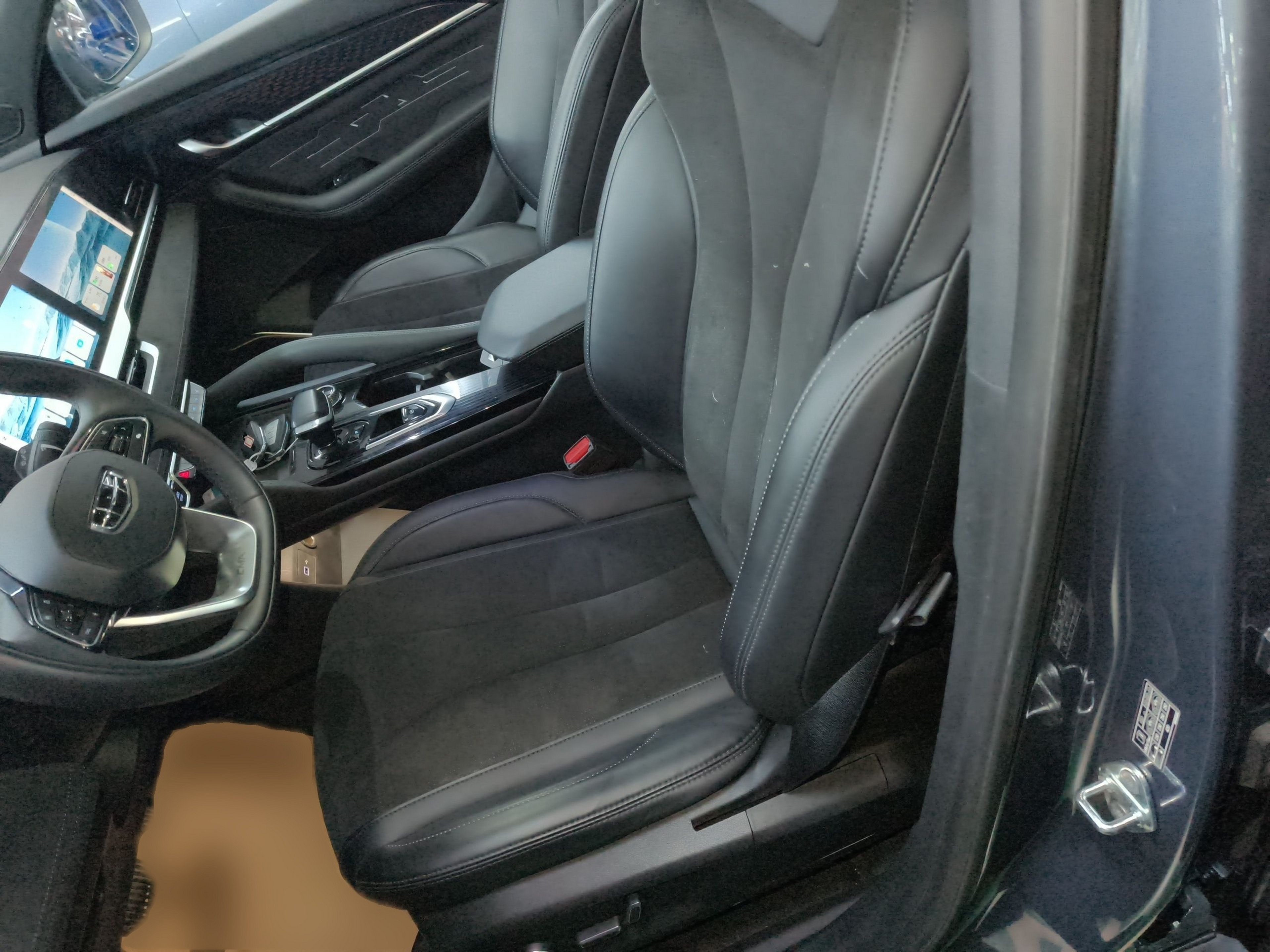 Переднее сиденье в автомобиле