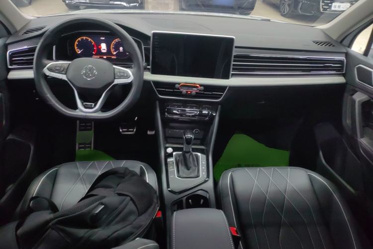 Used Volkswagen Tiguan L 2024 Outstanding Model 330TSI Automatic Two-Wheel Drive R-Line Dragon Glory Edition
