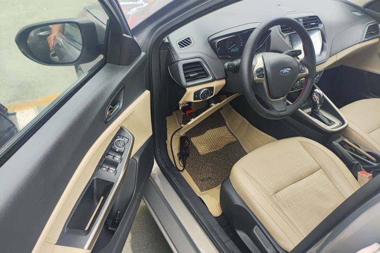 Used Ford Escort 2015 1.5L Automatic Fashion Model
