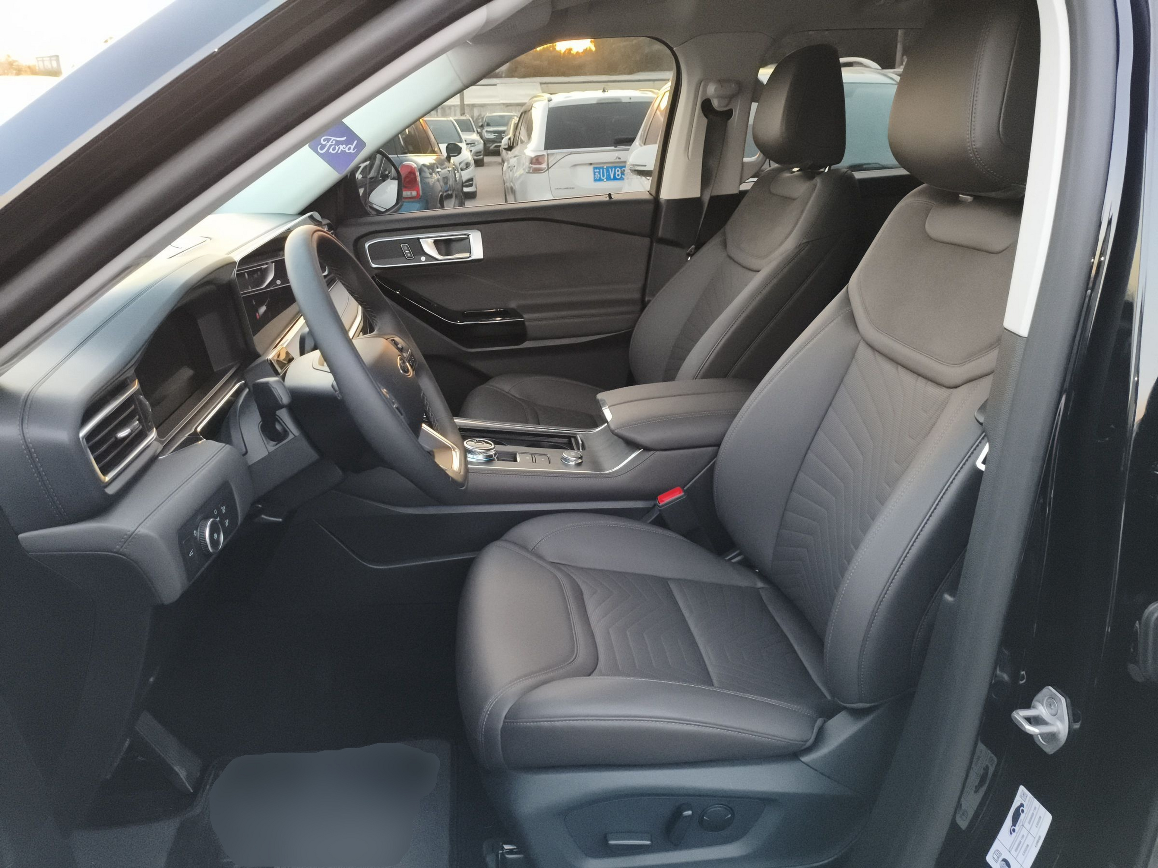 Переднее сиденье в автомобиле