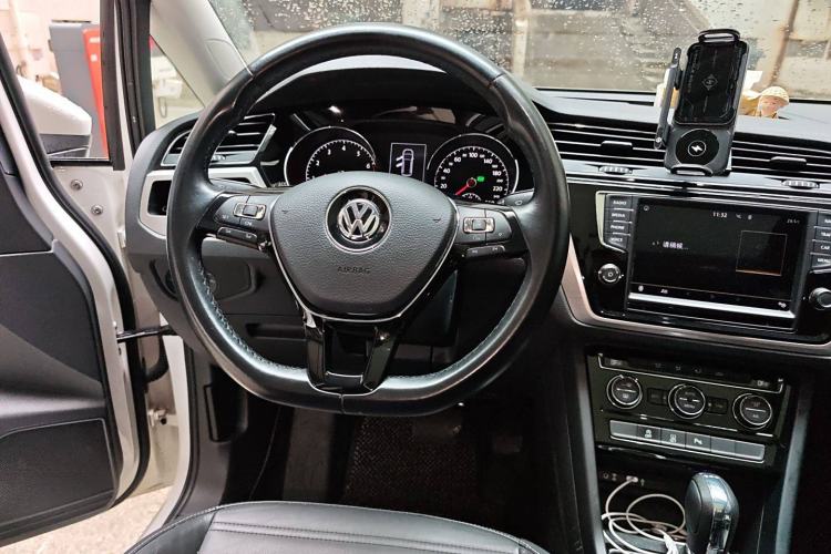 Used Volkswagen Touran 2018 Volkswagen Touran L 280TSI DSG Comfort Edition 7-seater
