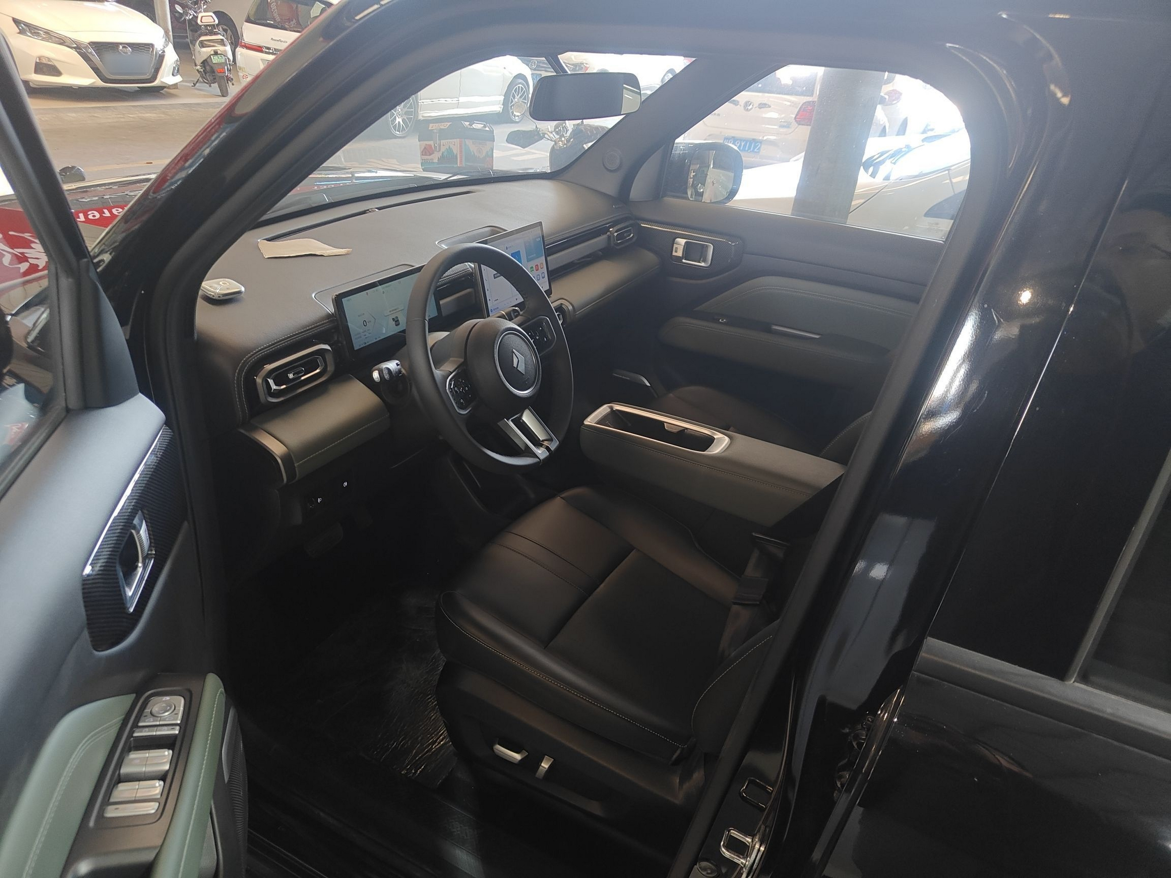 المقاعد الأمامية داخل السيارة