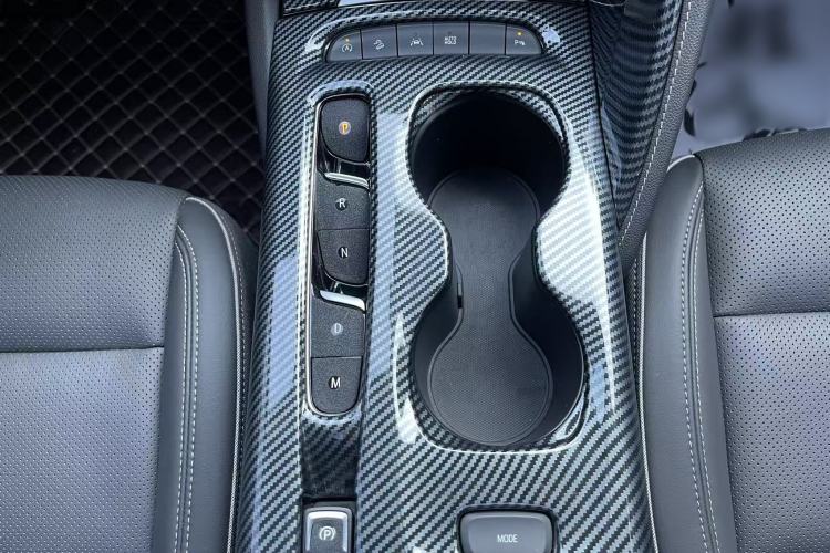 Used Buick Envision 2022 Encore Plus 652T Five-Seat All-Wheel-Drive Luxury Model
