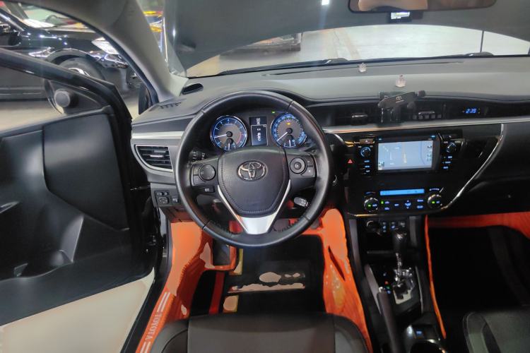 Used Toyota Corolla 2014 1.8L CVT Top-of-the-Line Version
