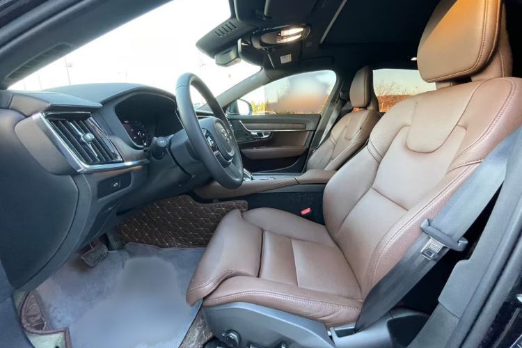 Used Volvo S90 2025 B5 Zhiyuan Luxury Edition
