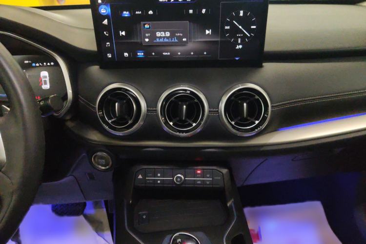 Used Wey VV6 2021 2.0T Two-Wheel Drive Smart Plus
