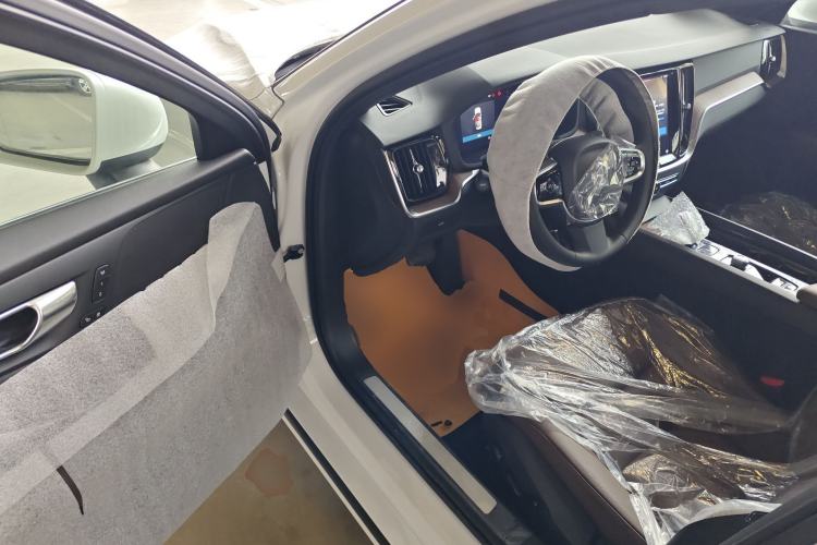 Used Volvo S60 2025 B4 Zhiyuan Luxury Edition
