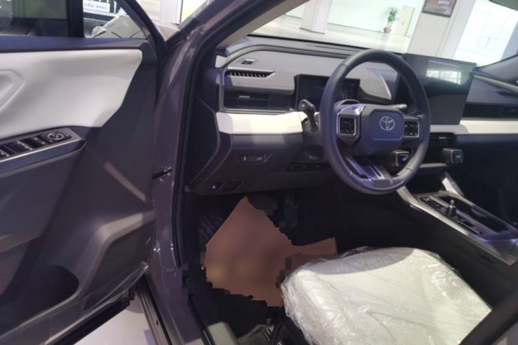 Used Toyota RAV4 2026 Model Dual-Engine 2.0L Two-Wheel Drive Luxury Edition