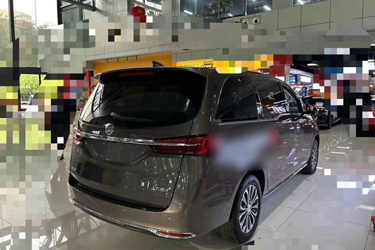 Used Buick GL8 2023 Facelifted Land Cruiser Executive Luxury Version
