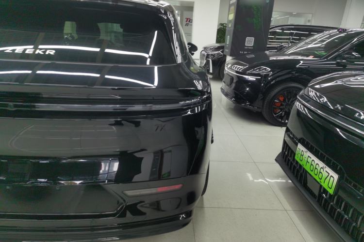 Used Zeekr 7X 2025 100 kWh Long-Range Rear-Wheel Drive with Intelligent Driving Features
