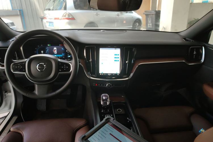 Used Volvo V60 2024 B5 Zhiyuan Luxury Edition
