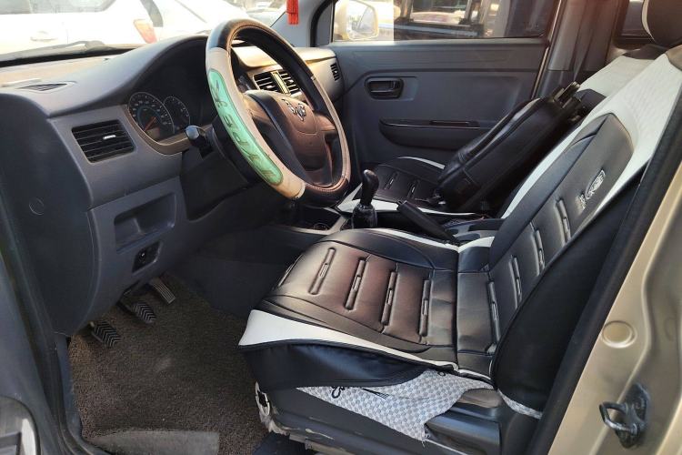 Used Wuling Rongguang V 2015 1.5L Base Version
