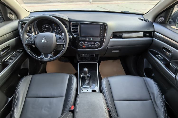 Used Mitsubishi Outlander 2019 2.4L 4x4 Zhi Xiang Edition 5 Seats China VI Standard