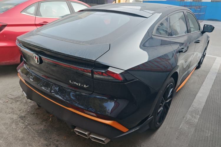 Used Changan UNI-V 2025 1.5T 500Bar Prestige Sporty Version
