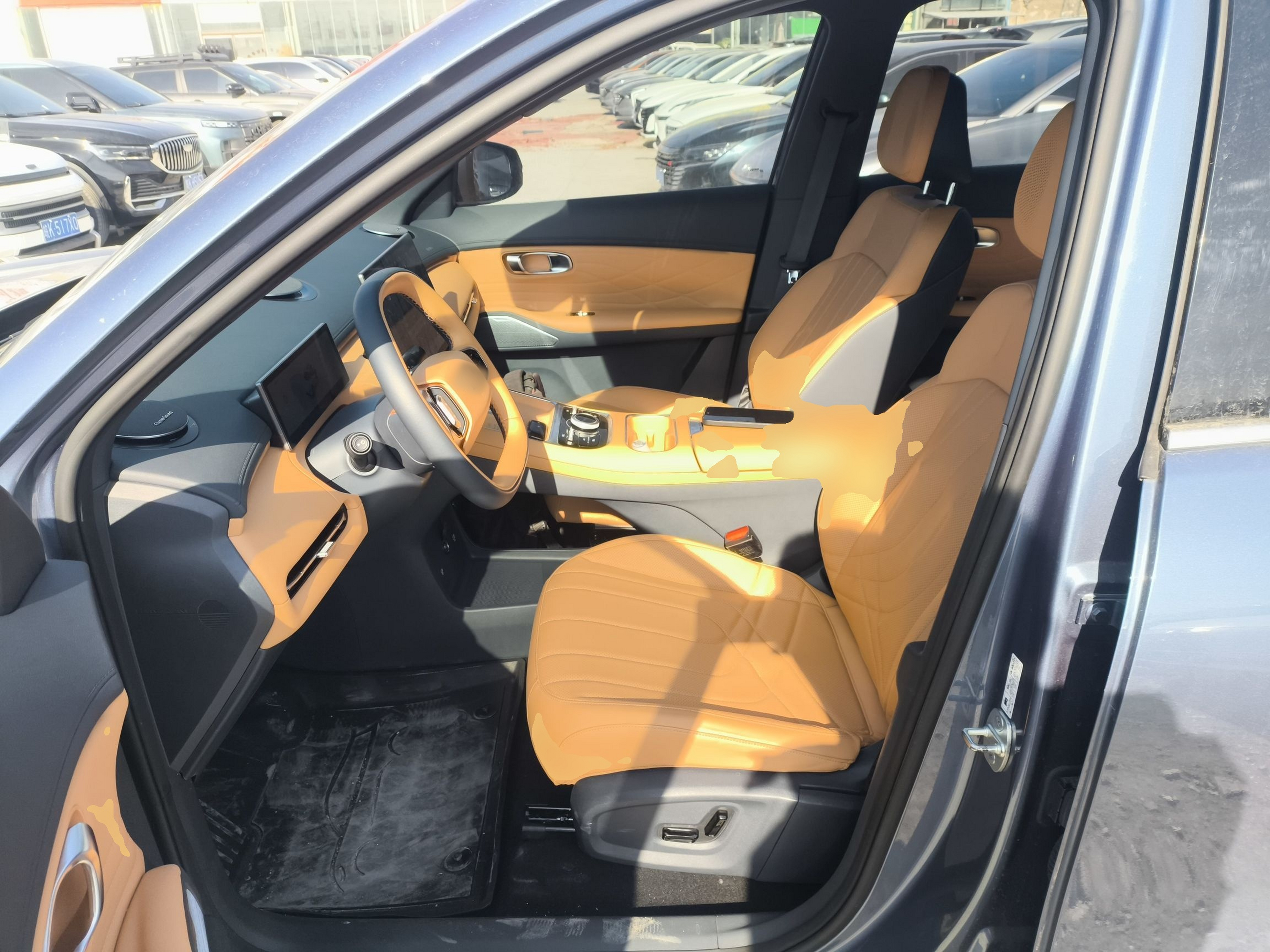 المقاعد الأمامية داخل السيارة