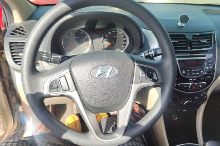 Used Hyundai Verna (older generation) 2014 1.4L Manual Top-Tier Model TOP