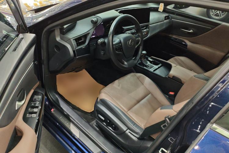 Used Lexus ES 2022 300h Excellence Edition
