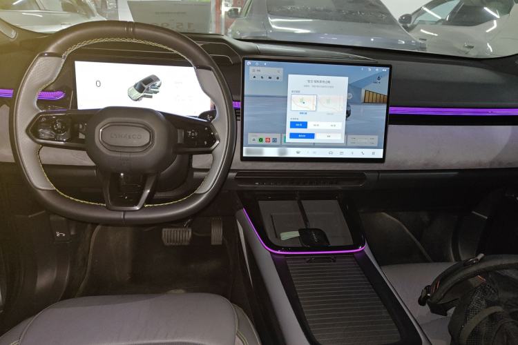 Used Lynk & Co 08 EM-P 2025 220 km All-Wheel-Drive Performance Halo