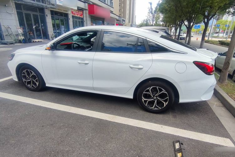 Used MG 5 2022 180 DVVT CVT Youth Luxury Edition
