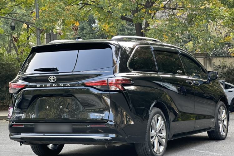 Used Toyota Sienna 2024 2.5L Hybrid Luxury Edition