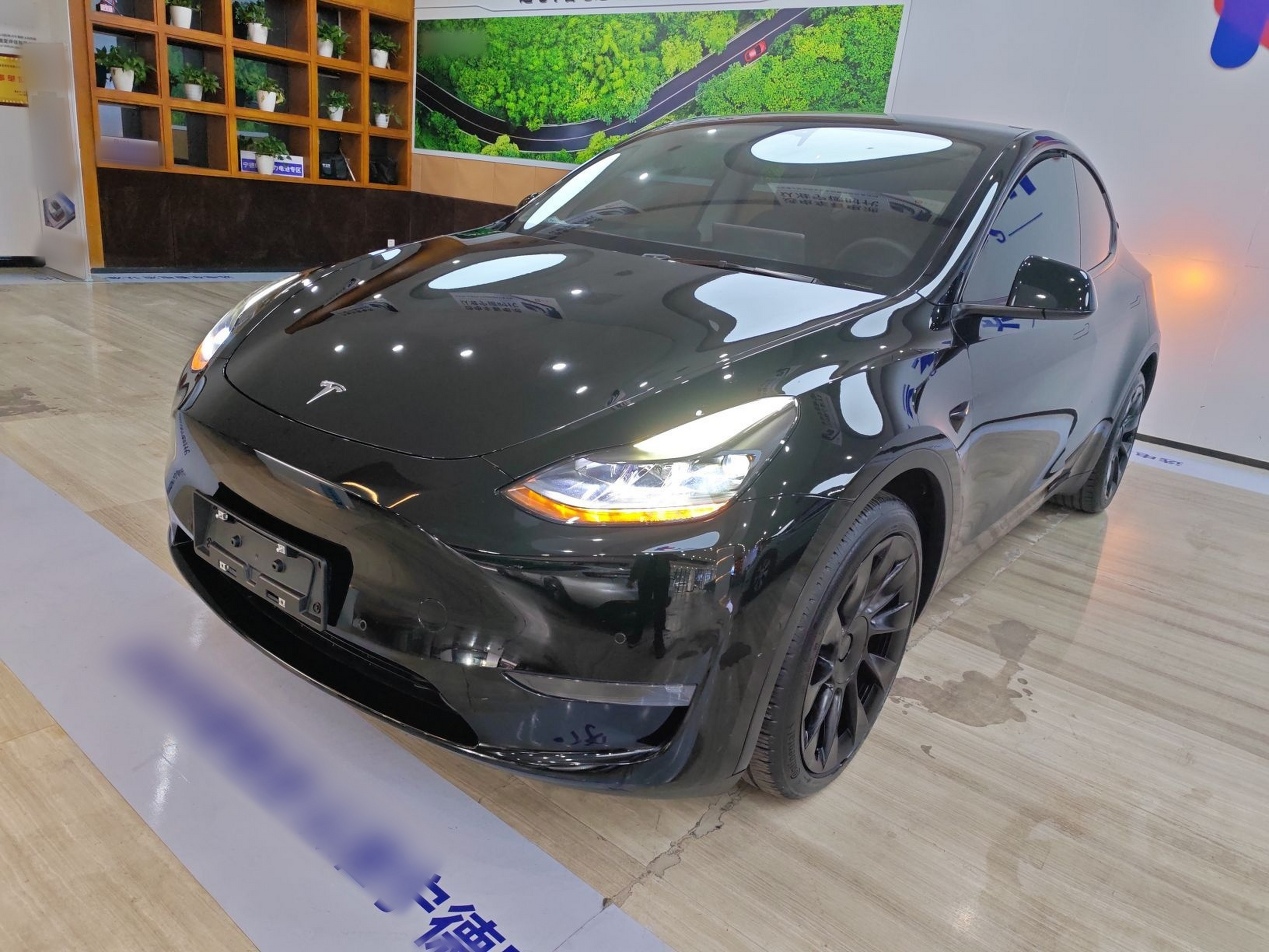 Под передней частью автомобиля