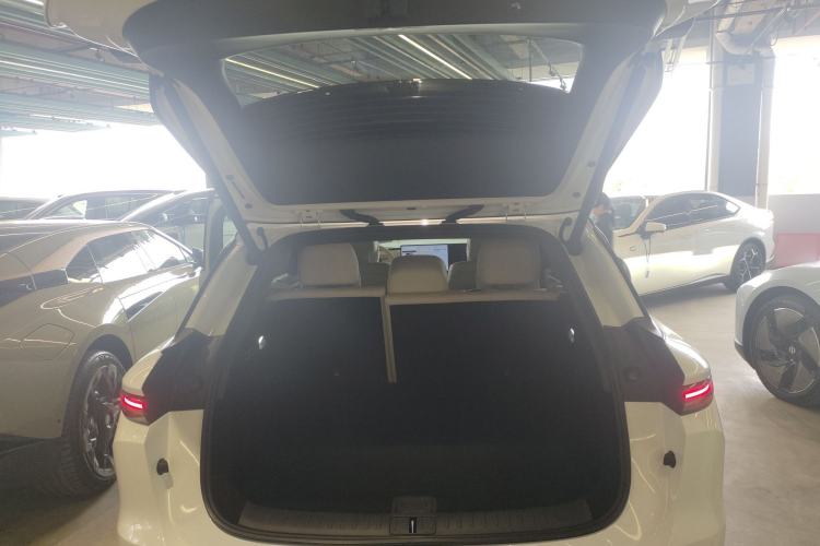 Used Li Auto Li Auto i6 2025 Model Two-Wheel-Drive Standard Type
