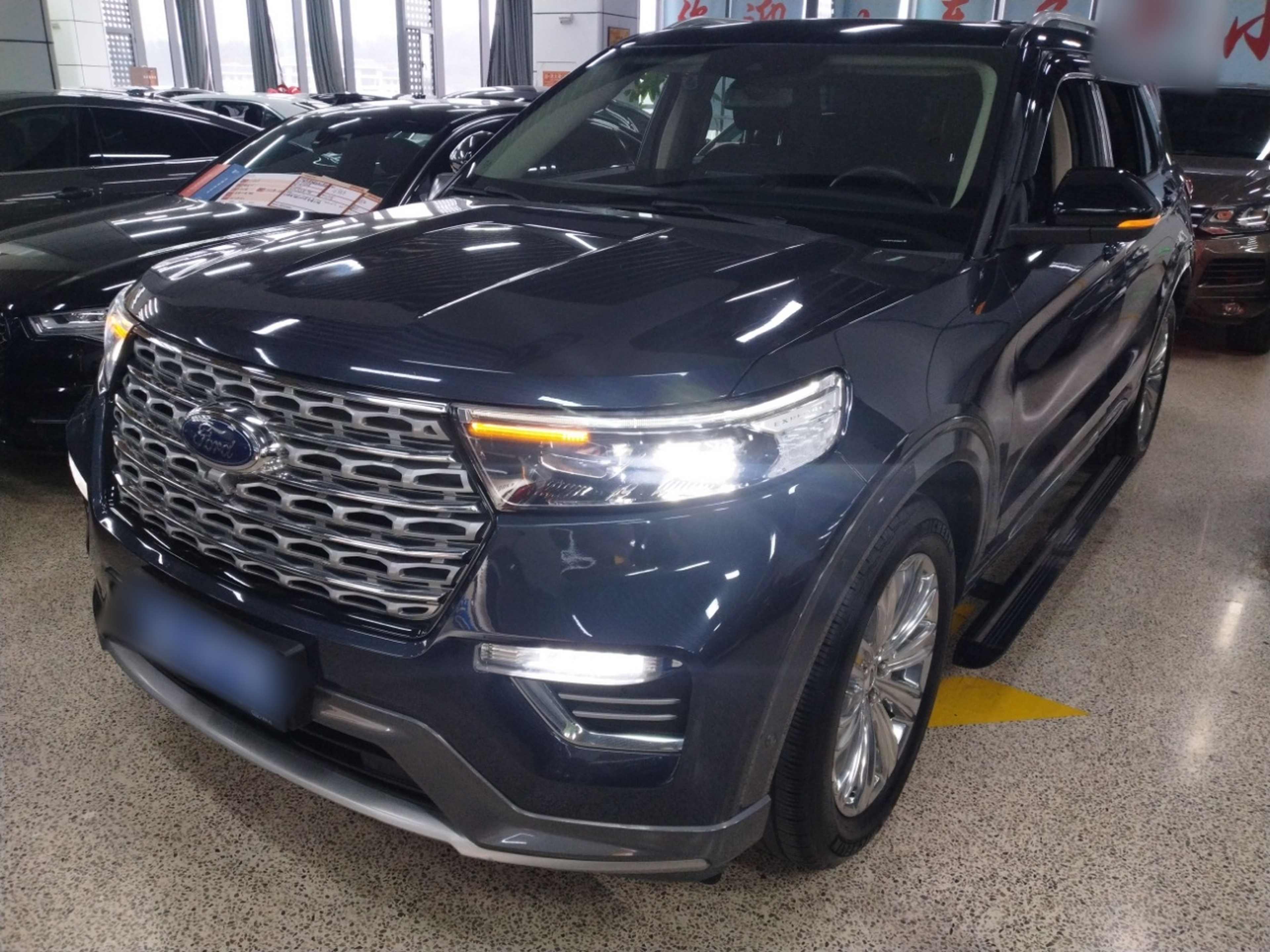 Под передней частью автомобиля