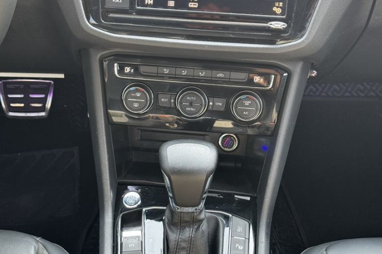 Used Volkswagen Tiguan L 2019 330TSI Automatic Two-Wheel Drive Panoramic Comfort Edition China VI Standard
