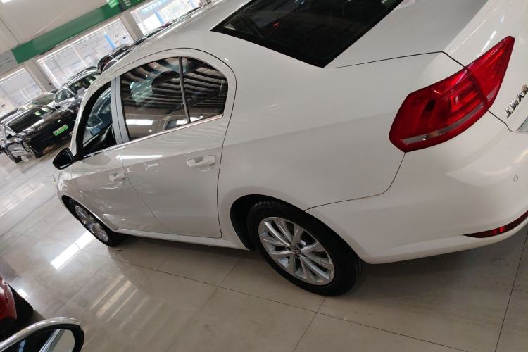 Used Volkswagen Lavida 2015 1.6L Automatic Comfort Edition
